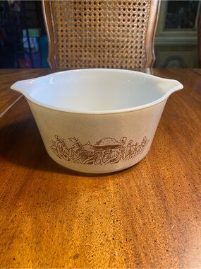 Pyrex 473-B Forest Fancy 1 liter/ Qt Mushroom Pattern Casserole Dish